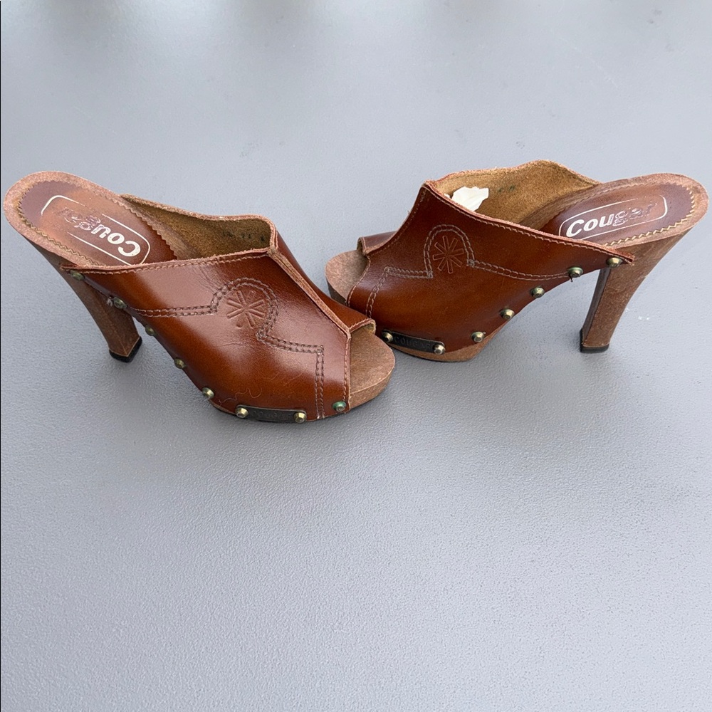 Vintage 70s elegant brown slide mule open toe leather sandals from Cougar